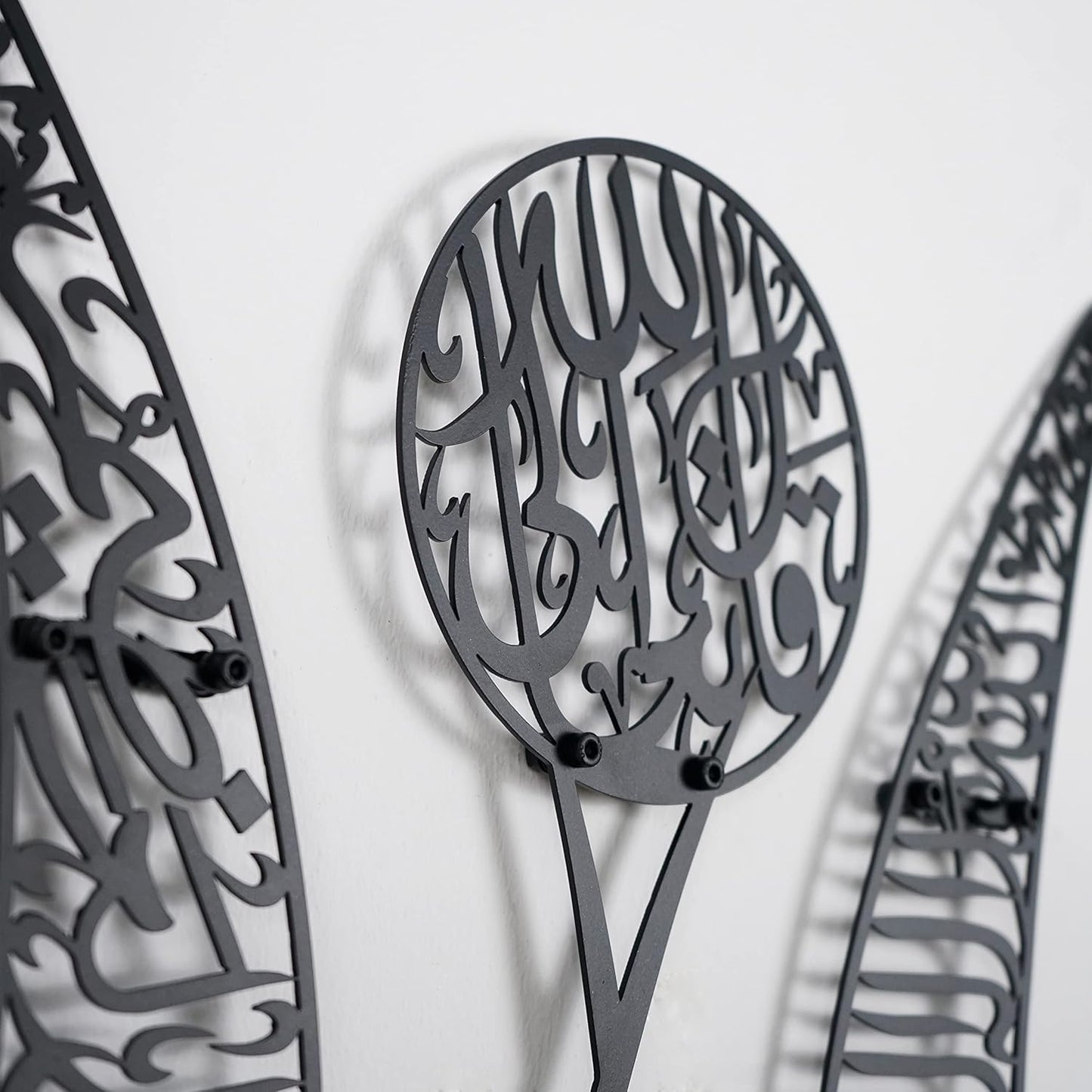 iwa concept Ayatul Kursi Tulip Shaped Metal Islamic Wall Art, Throne Verse Arabic Calligraphy Decor, Quran Decor Gift for Muslims at Ramadan and Hajj (90 x 57 cm | 36 x 22.8 inches, Full Black)