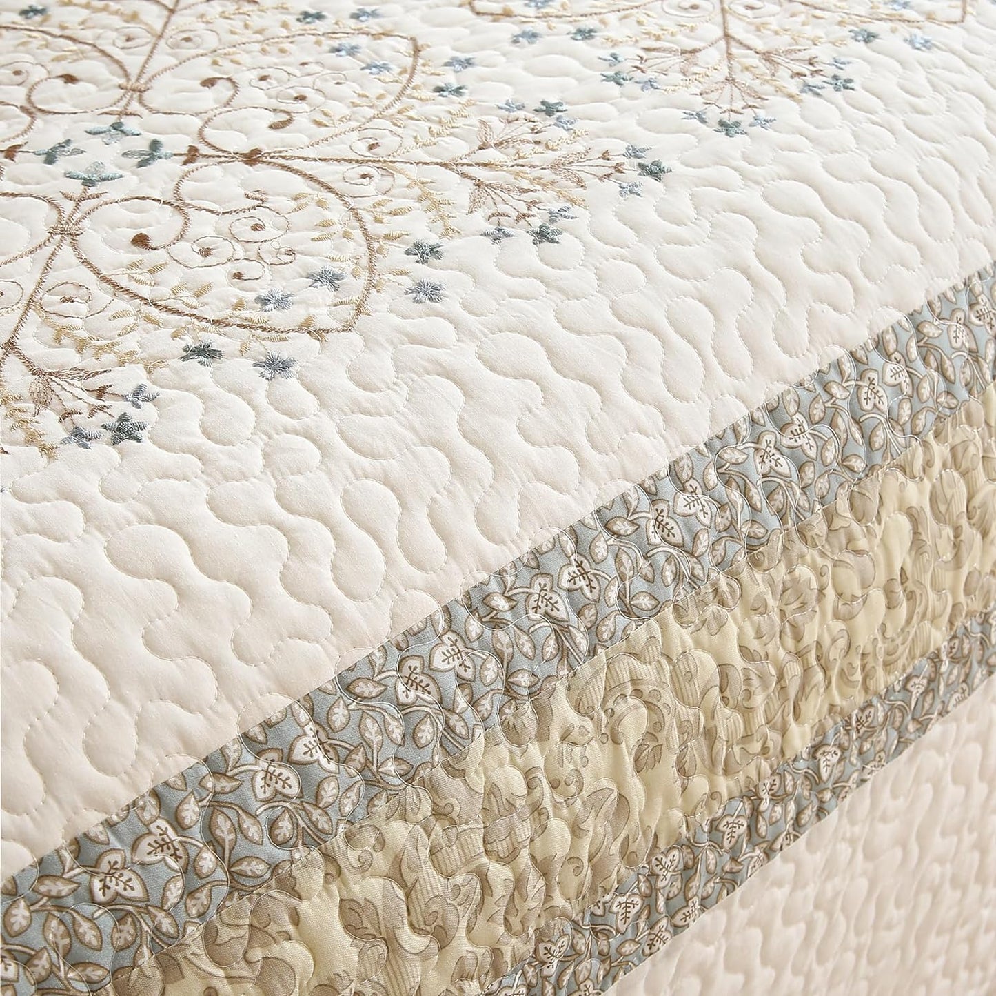 vctops Elegant Embroidered Quilt Set Farmhouse Patchwork Oversized Queen Size Reversible Bedspread Coverlet 3 Piece Cotton Quilted Bedding Set for All Season, 1 Quilt + 2 Pillow Sham (94x102 in)