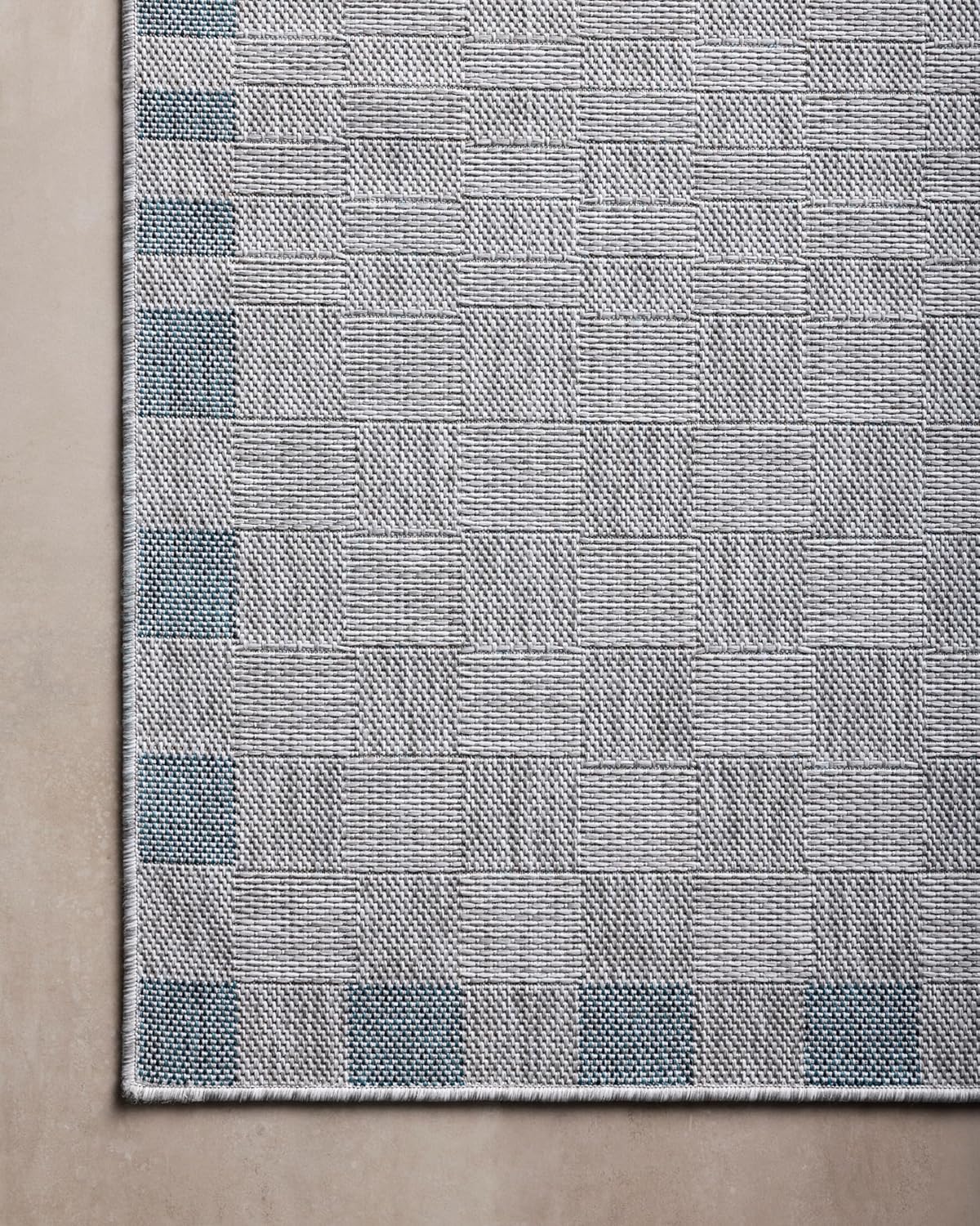 Loloi Amber Lewis Topanga Collection TOP-07 Silver/Blue 6'-7" x 9'-4" Indoor/Outdoor Area Rug