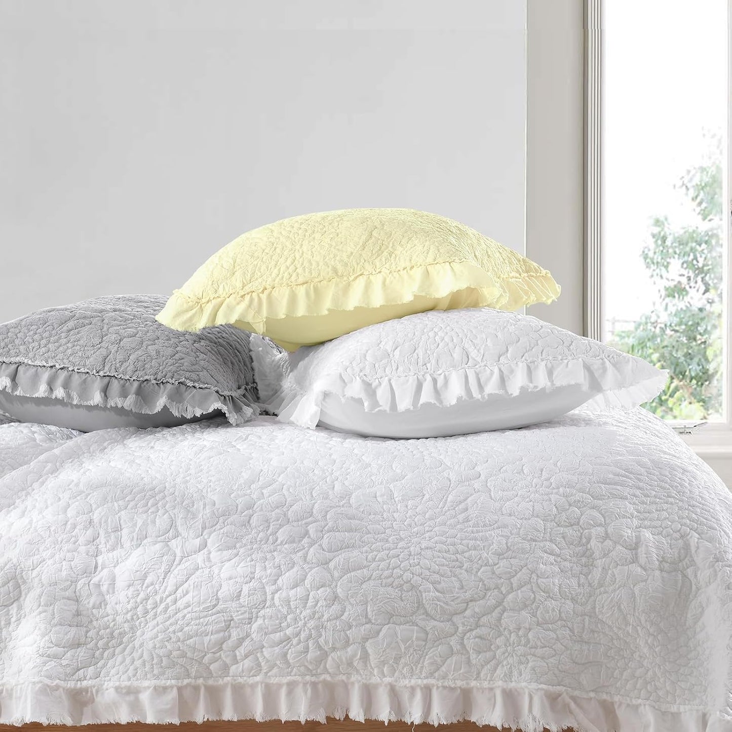 Light Yellow Ruffled Quilt King Size, Stone-Washed Microfiber Lightweight Crinkled Farmhouse Rustic Shabby Chic Bedding Set, 3 Pieces Reversible Bedspread Coverlet with Pillow Shams for All Season