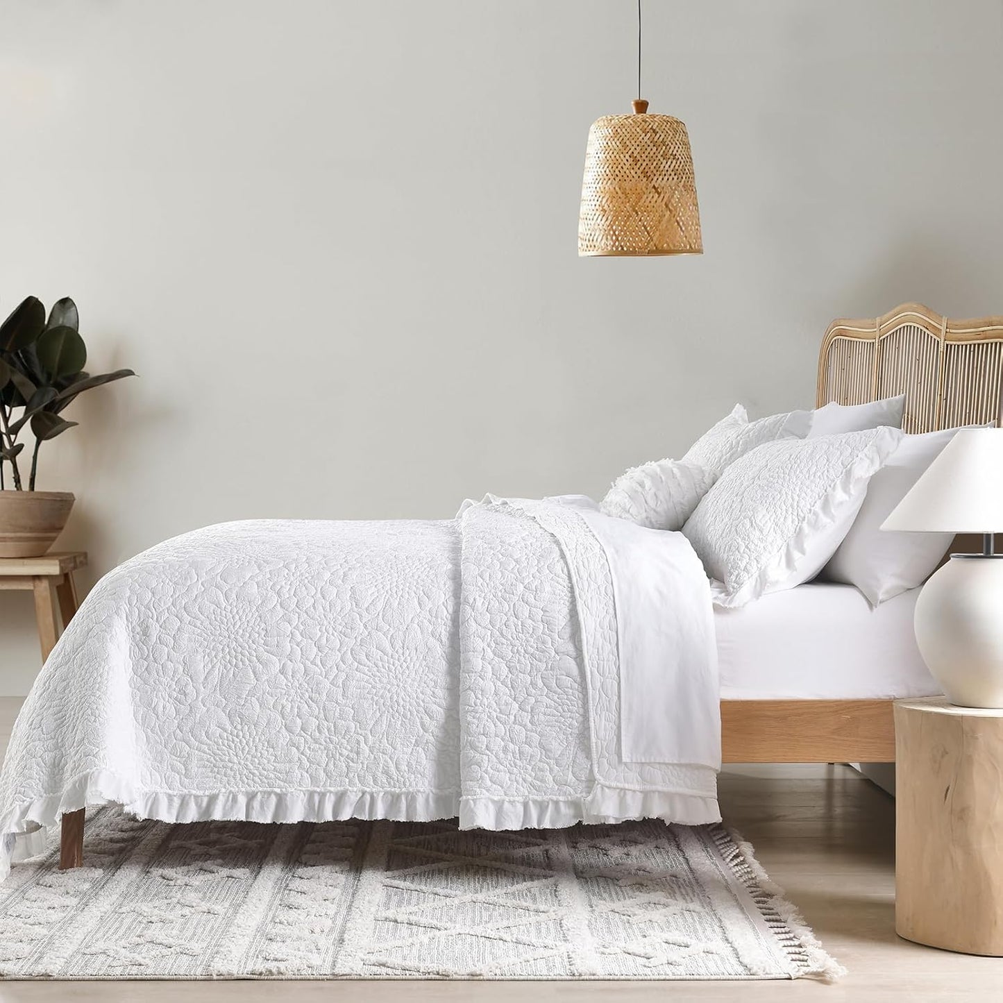 HORIMOTE HOME White Ruffled Quilt Queen Size, Stone-Washed Microfiber Lightweight Crinkled Farmhouse Rustic Shabby Chic Bedding Set, 3 Pieces Reversible Bedspread with Pillow Shams for All Season