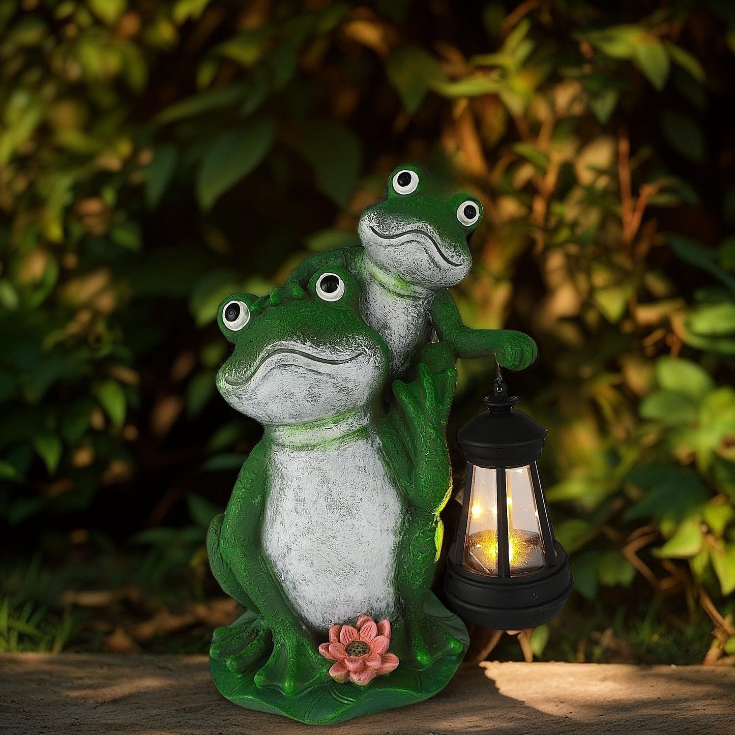VKX Solar Garden Frog Statues with LED Lantern, Resin Outdoor Statues, Figurine Light,Cute Decoration, Outdoor Decor for Porch Patio, Yard Lawn, Housewarming Gift