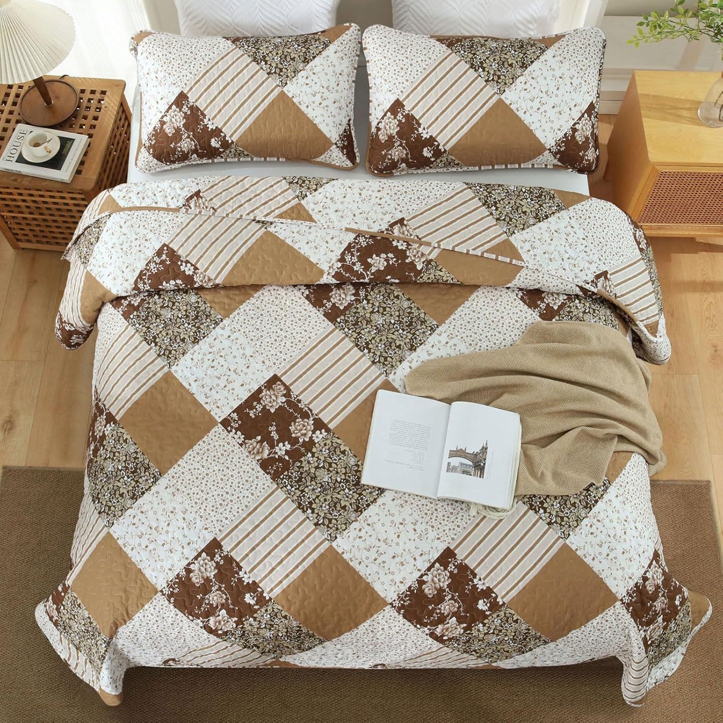 Dobuyly Fall Quilt Queen Size, Brown Floral Plaid Patchwork Bedspread Fall Bedding Set, Soft Lightweight Microfiber Coverlet Set for All Season (1 Quilt, 2 Pillow Shams)