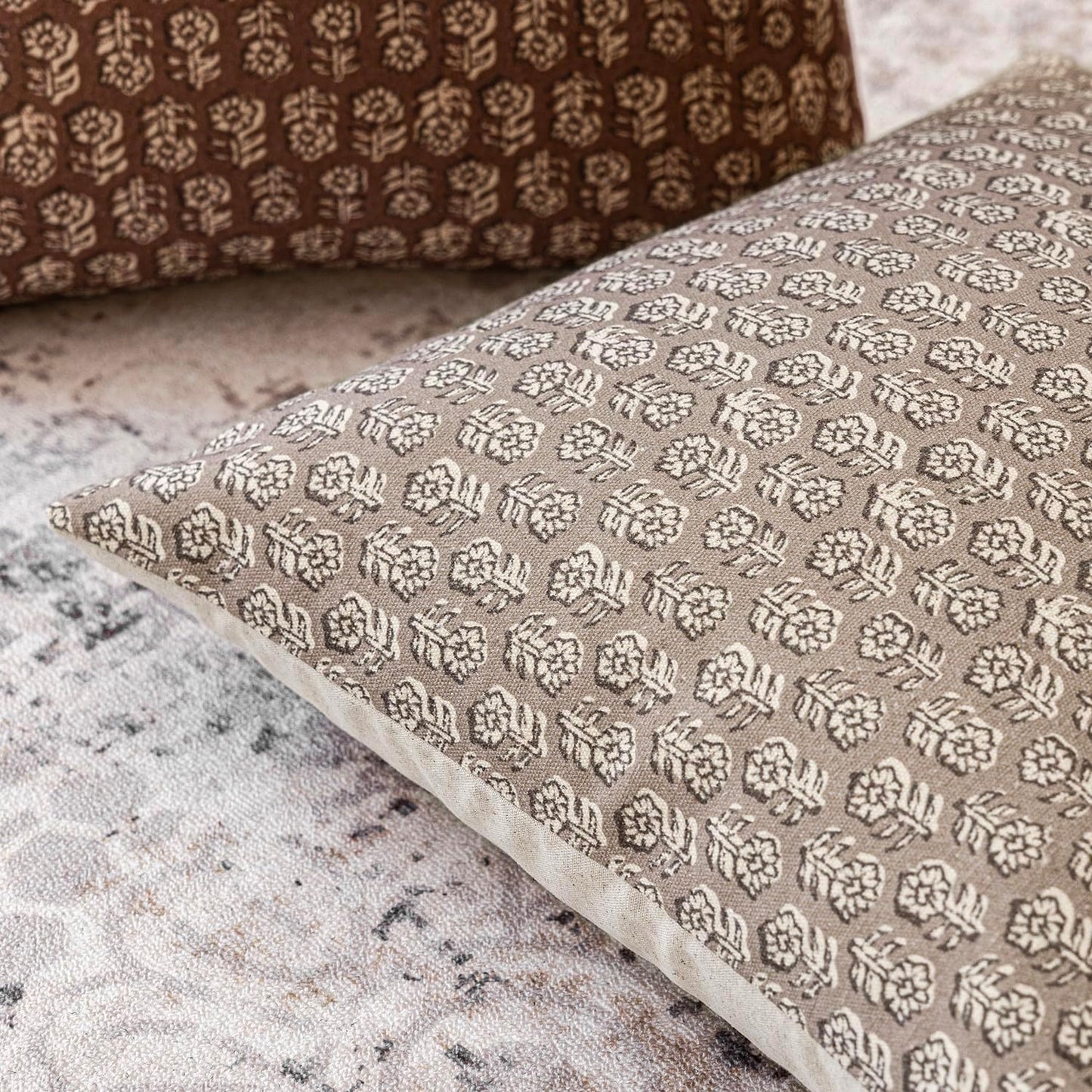 Foindtower Set of 2 Decorative Vintage Floral Print Throw Pillow Covers Neutral Modern Farmhouse Cushion Covers Boho Home Decor for Sofa Chair Couch Bedroom Living Room Outdoor,18×18 Inch,Tan Taupe