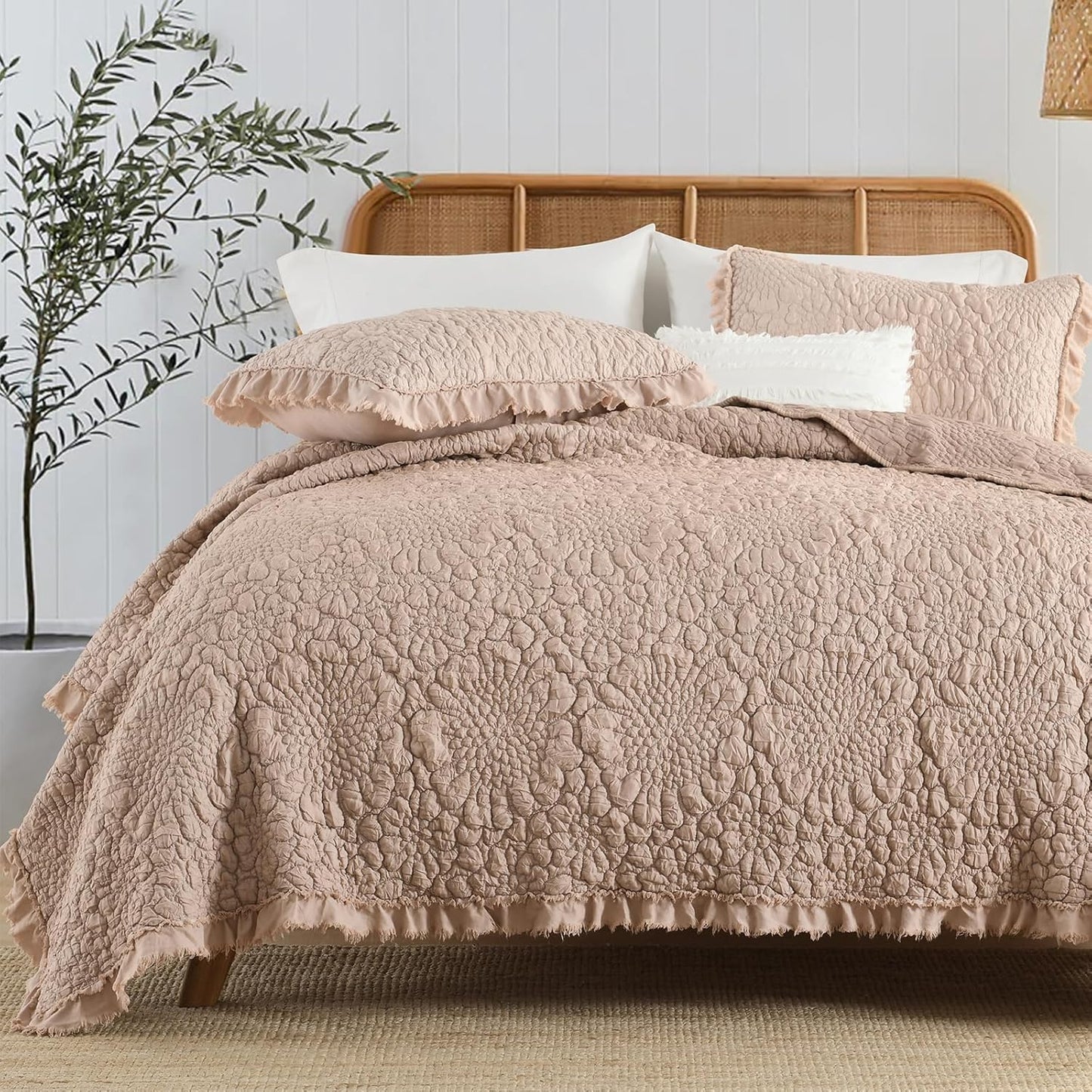 HORIMOTE HOME Pinkish Grey Ruffled Quilt King Size, Stone-Washed Lightweight Crinkled Farmhouse Rustic Shabby Chic Bedding Set, 3 Pieces Reversible Bedspread with Pillow Shams for All Season