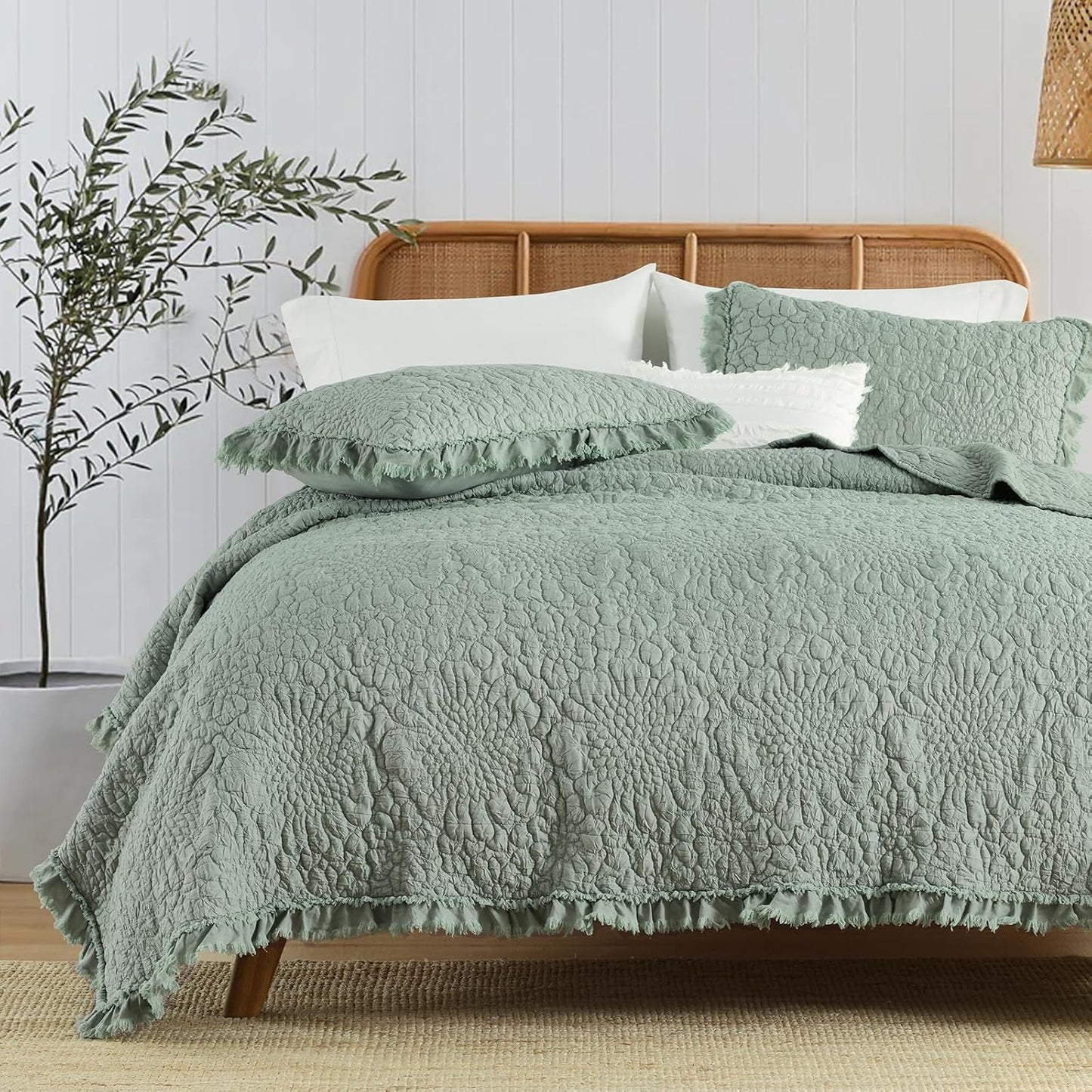 HORIMOTE HOME Sage Green Ruffled Quilt King Size, Stone-Washed Microfiber Lightweight Crinkled Farmhouse Rustic Shabby Chic Bedding Set, 3 Pieces Reversible Bedspread with Pillow Shams for All Season