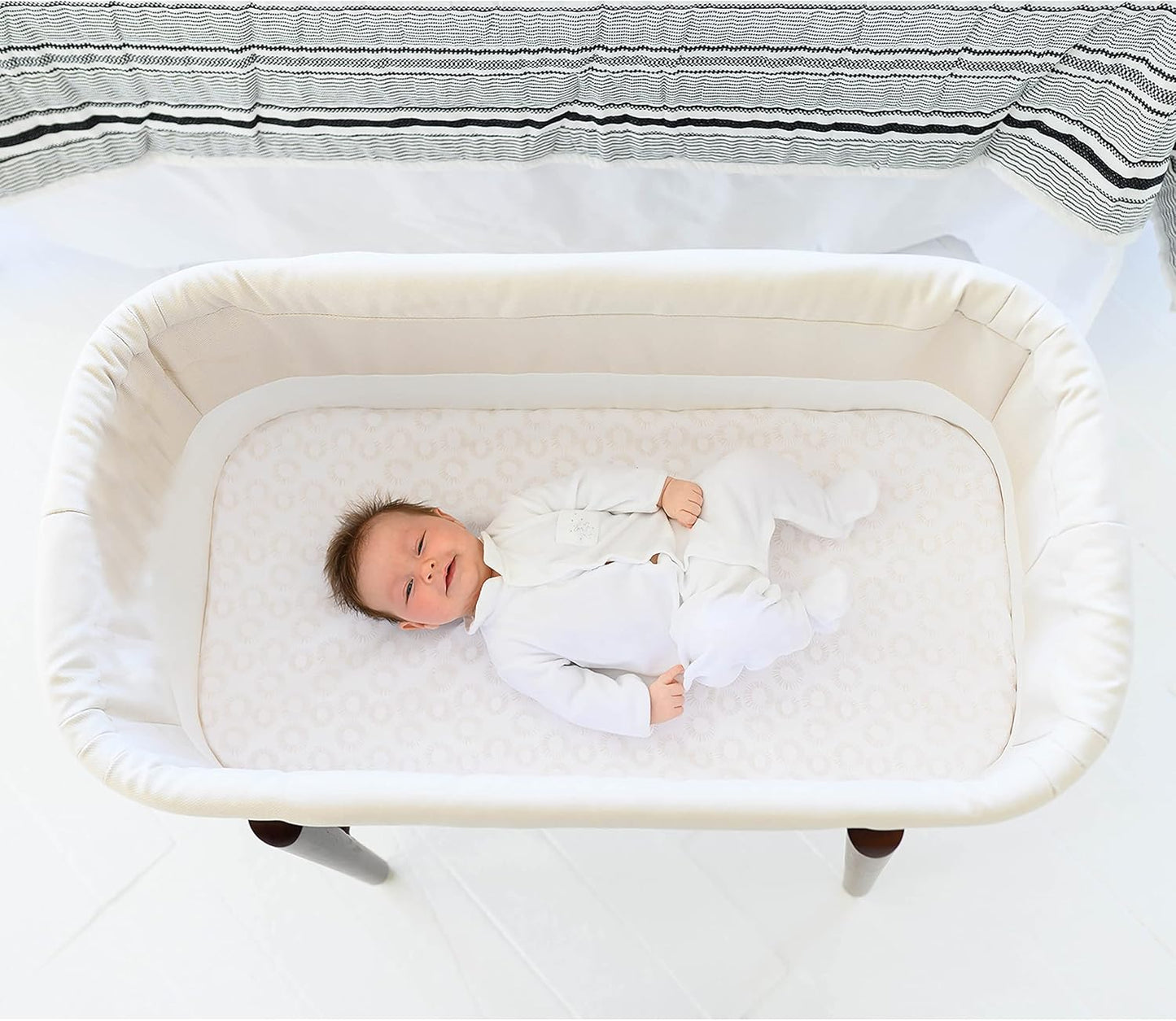Sova Portable Baby Bassinet, Mid-Century Design with Extra Deep Walls for Newborns and Babies Safety, Includes 2 Fitted Sheets and Padded Mattress (Cream)