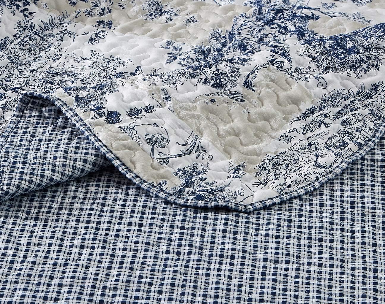 Brilliant Sunshine Blue Toile in Beige and Ivory Patches, 2-Piece Quilt Set with 1 Sham, Reversible Bedspread, Soft Lightweight Coverlet, All-Season, Twin, Blue