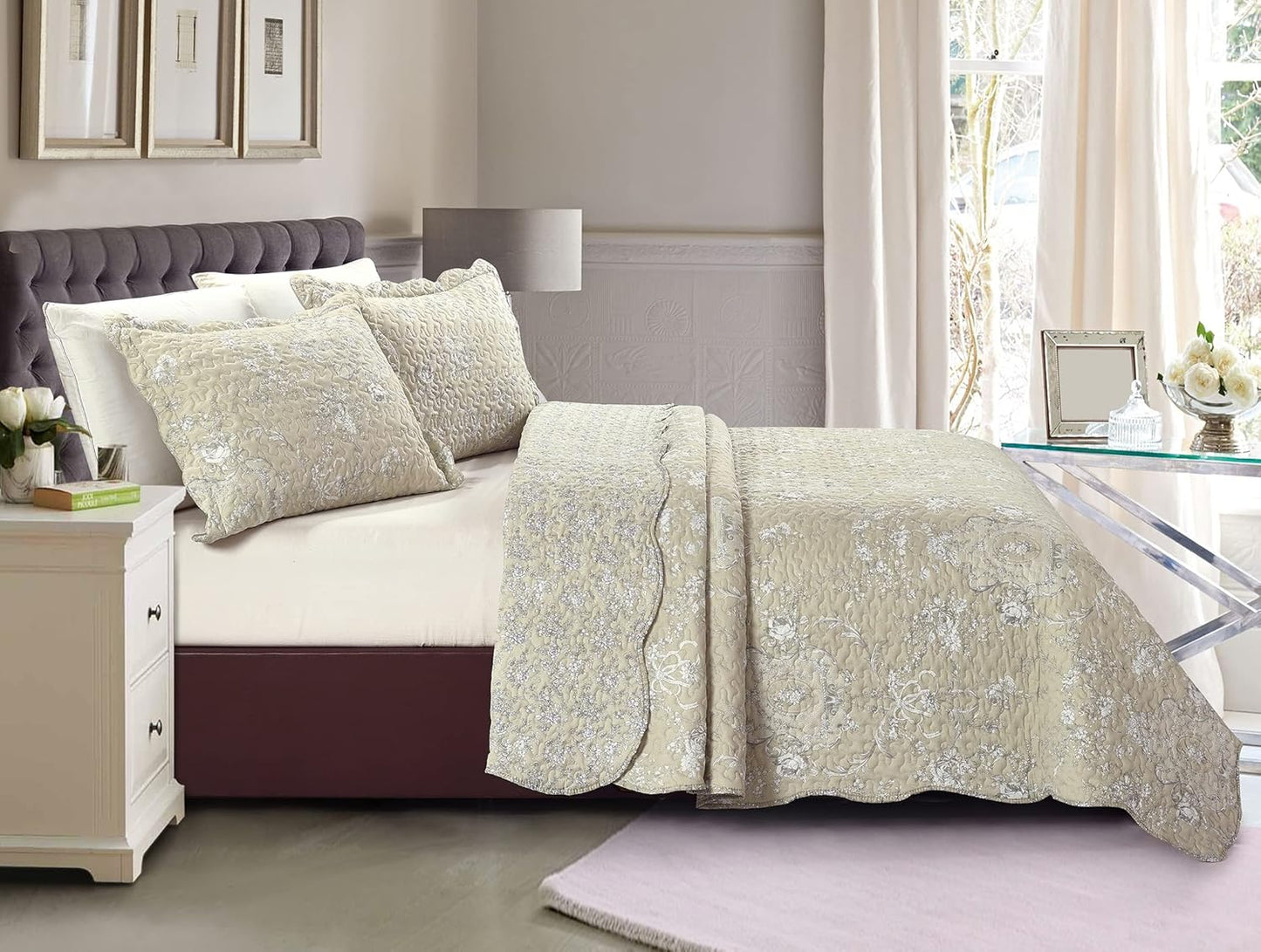 Brilliant Sunshine Classic Grey Floral Toile in Beige Background, 3-Piece Quilt Set with 2 Shams, Reversible Bedspread, Soft Lightweight Coverlet, All-Season, Full/Queen, Beige