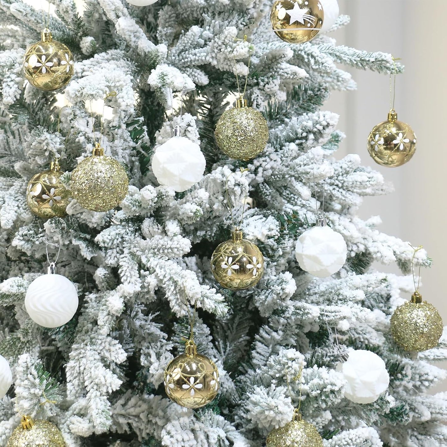 2.36In Velvet Christmas Ball Ornaments, 25PCS Gold/White Flocked Christmas Tree Hanging Decorations, for Home Holiday Wedding Indoor Xmas Party Decor.