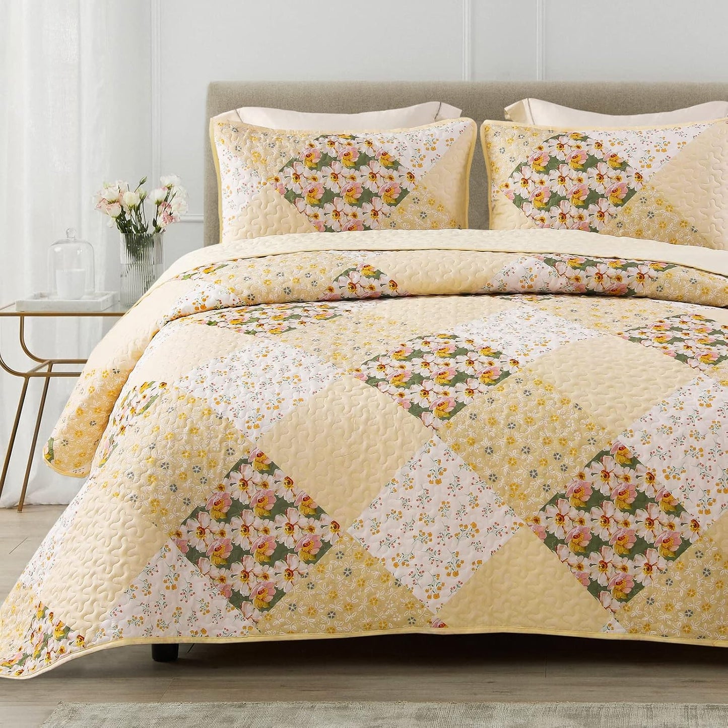 Exclusivo Mezcla Reversible Boho Quilt Set King Size, 3 Pieces Patchwork Yellow All Season Bedspreads, Ultra Soft Floral Coverlet Bedding Set with Printed Pattern (1 Quilt, 2 Pillow Shams)