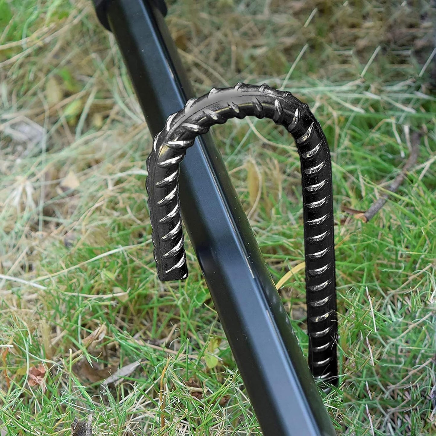 16" Ground Rebar Stakes Heavy Duty J Hook Ground Anchors, 5/16 inch Curved Steel Tent Stakes Anti Rust Steel Ground Stakes for Chain Link Wire Fencing, Pack of 40, Black