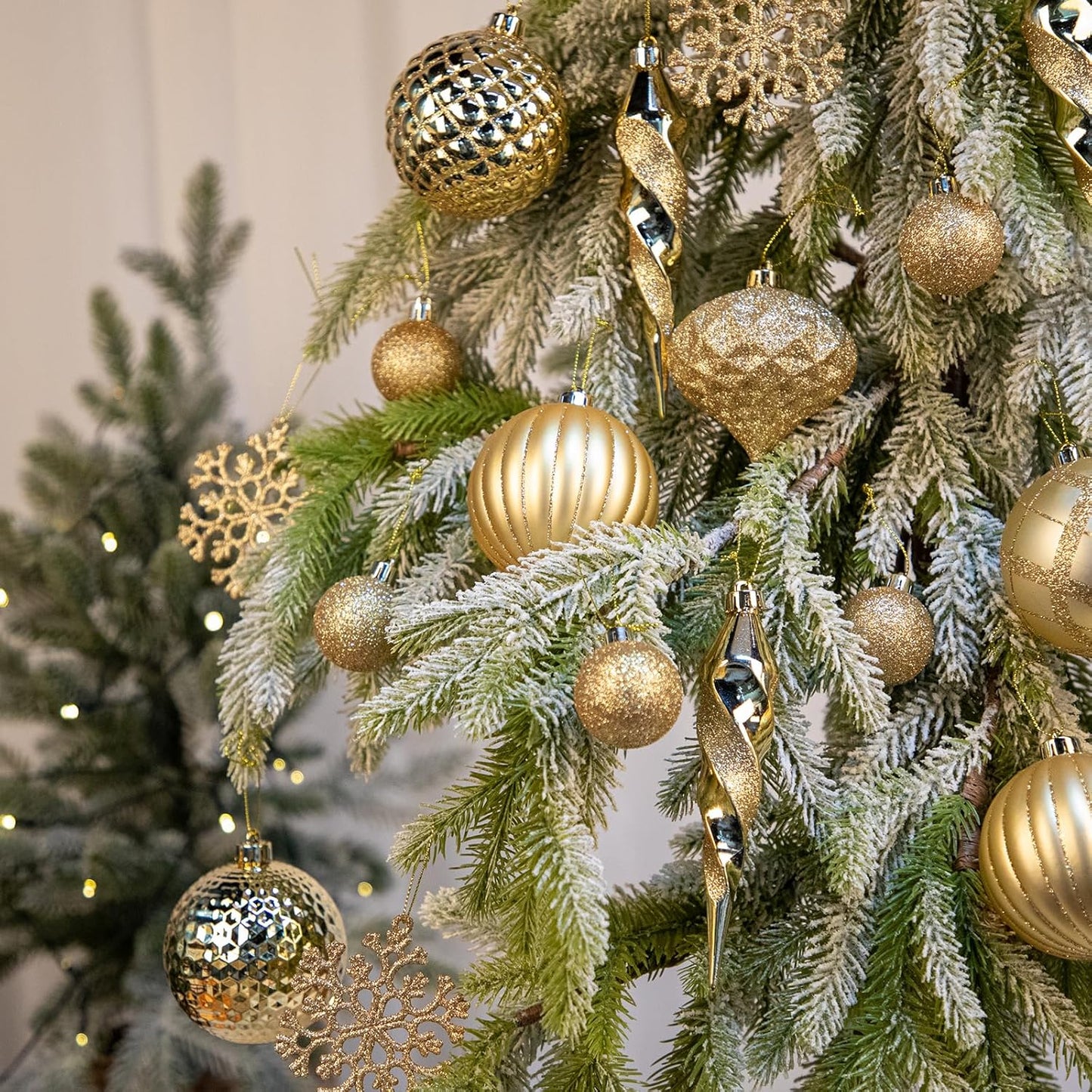 50PCS Christmas Tree Ornaments Set with Shatterproof Balls Icicle Snowflake Hanging Ornaments for Home Office Farmhouse Christmas Decorations, Gold