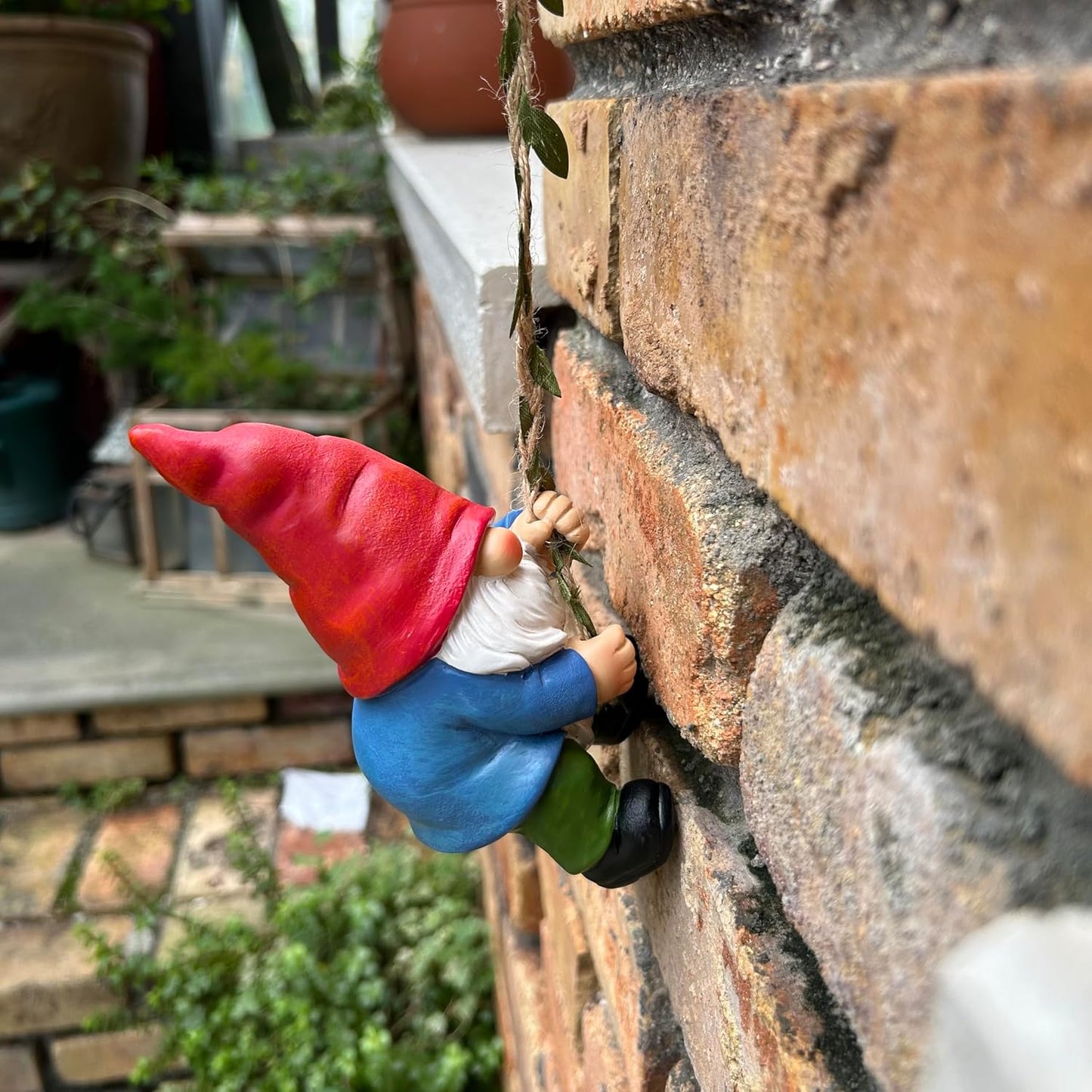 Hanging Gnome Statue Decoration, Climbing Gnomes Figurine Ornament for Indoor Outdoor Home Garden Decor