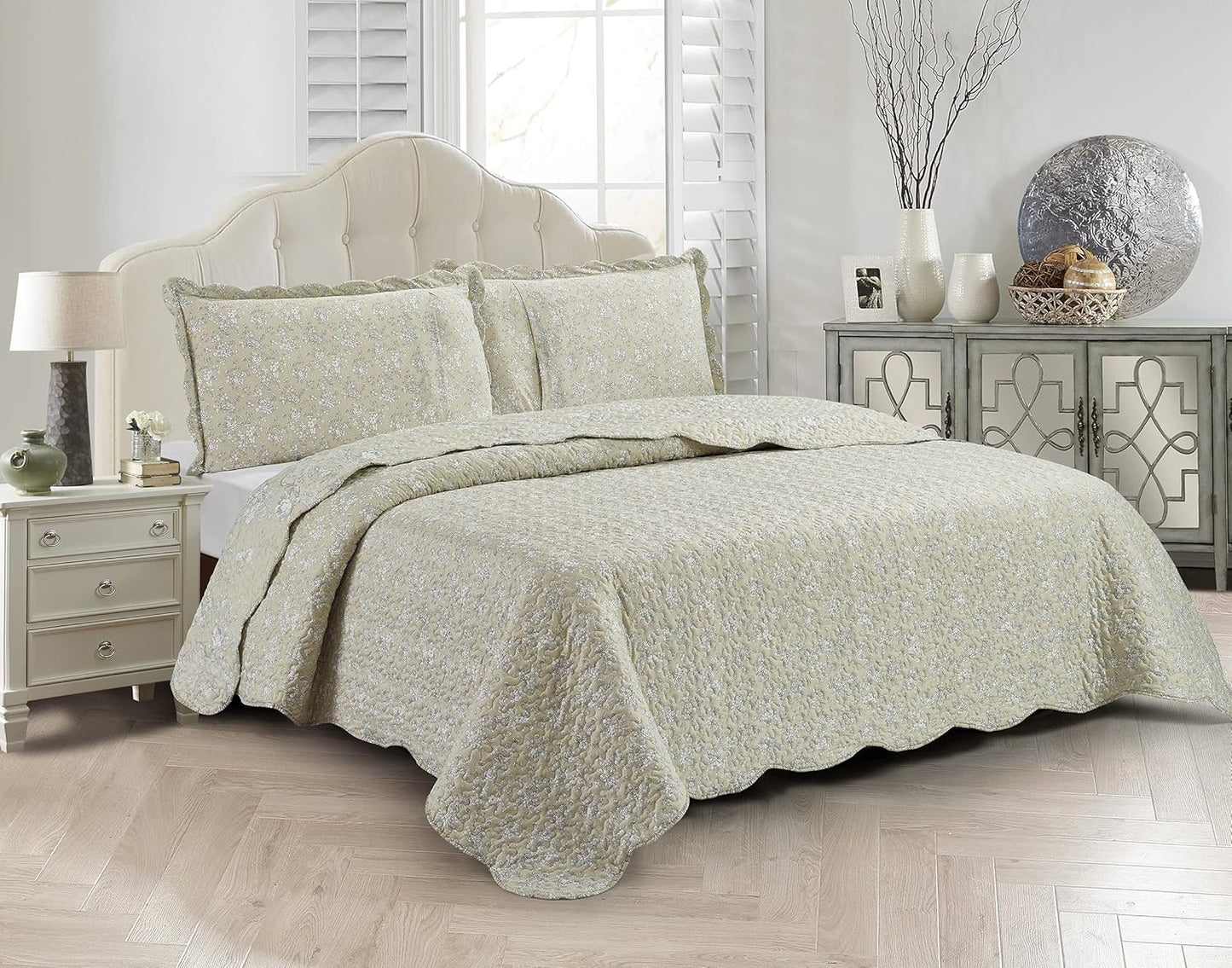 Brilliant Sunshine Classic Grey Floral Toile in Beige Background, 3-Piece Quilt Set with 2 Shams, Reversible Bedspread, Soft Lightweight Coverlet, All-Season, King, Beige