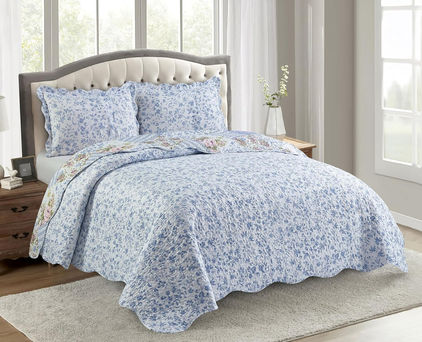 Brilliant Sunshine Blue Rose Patchwork, 3-Piece Quilt Set with 2 Shams, Reversible Bedspread, Soft Lightweight Coverlet, All-Season, Full/Queen, Blue Rose