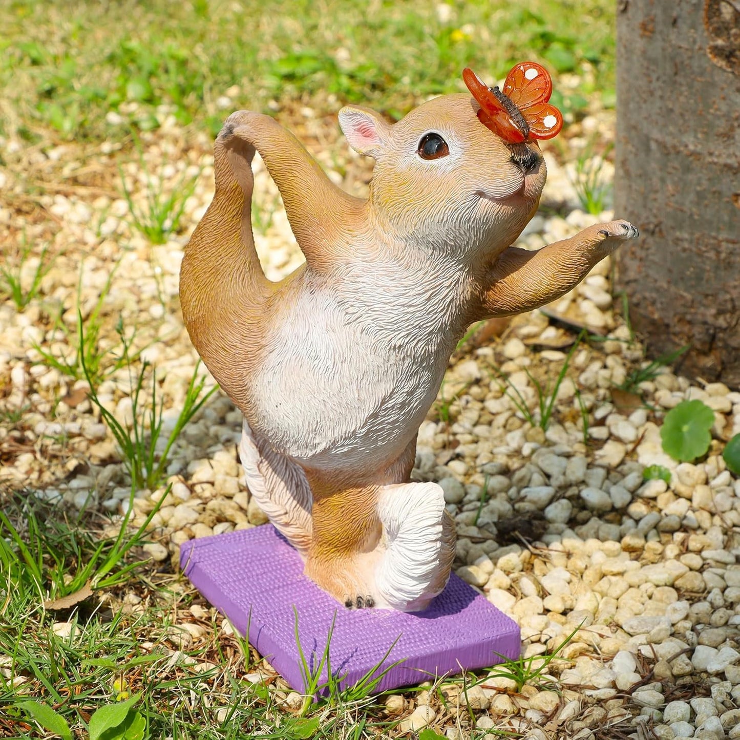 Solar Light Garden Statue Squirrel Figurine, Resin Squirrel Doing Yoga with Lighted Butterfly, Waterproof Spring Outdoor Ornaments for Garden, Front Door, Patio Decor & Gifts for Mother's Day