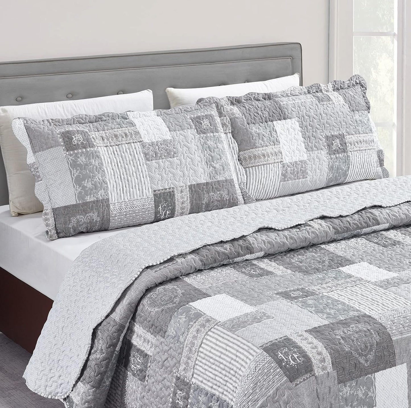 Brilliant Sunshine Grey Heart Love, Floral and Lace Patchwork, 3-Piece Quilt Set with 2 Shams, Reversible Bedspread, Soft Lightweight Coverlet, All-Season, King, Grey