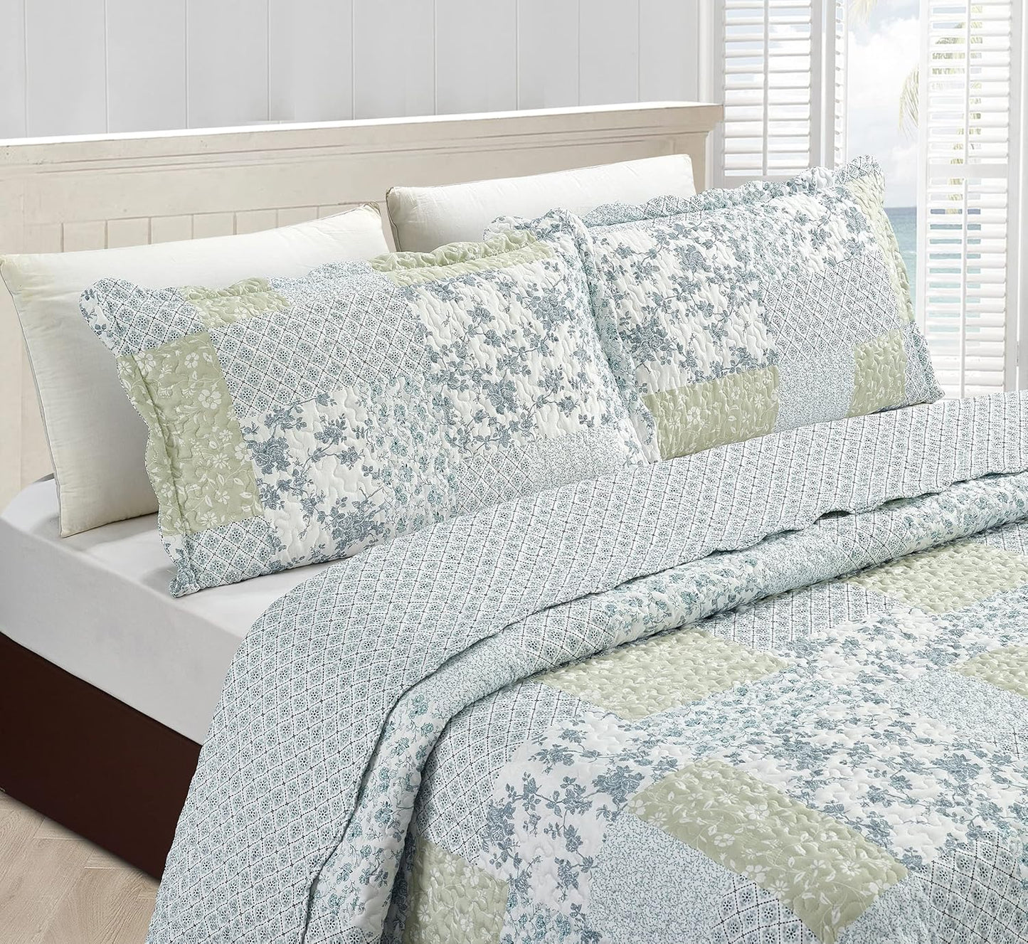 Brilliant Sunshine Multi Blue and Beige Floral Patchwork, 3-Piece Quilt Set with 2 Shams, Reversible Bedspread, Soft Lightweight Coverlet, All-Season, King, Blue White