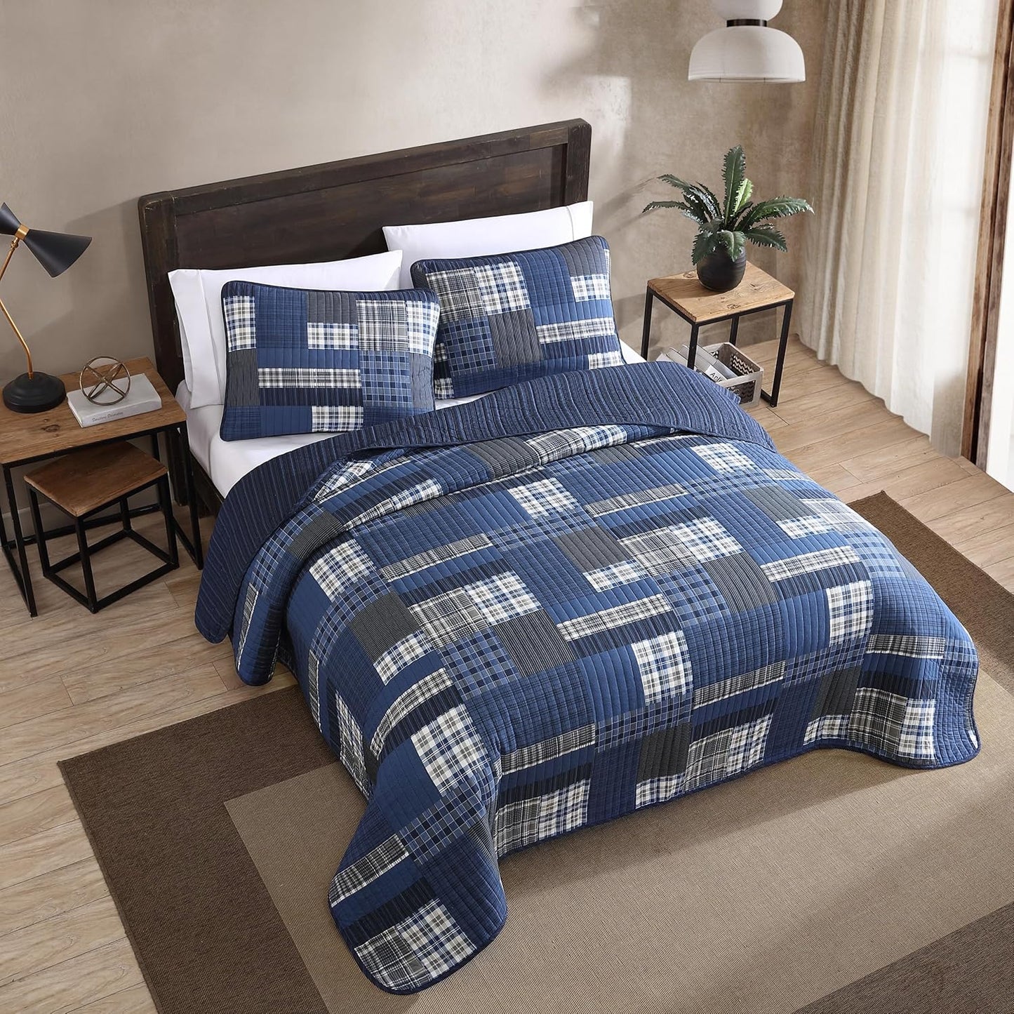 Eddie Bauer - Queen Quilt Set, Reversible Cotton Bedding with Matching Shams, Lightweight Home Decor for All Seasons (Eastmont Navy, Queen)